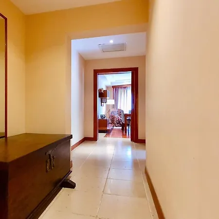 Lovelystay - Classic 2bdr W Pool And Near Beach Apartmán
