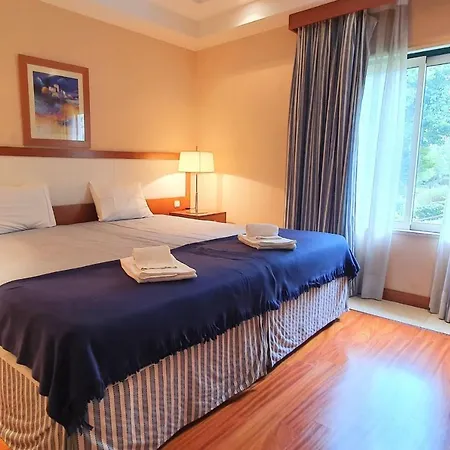 Lovelystay - Classic 2bdr W Pool And Near Beach Apartmán