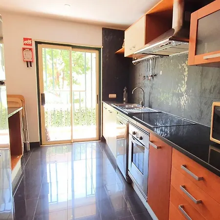 Lovelystay - Classic 2bdr W Pool And Near Beach Apartmán *