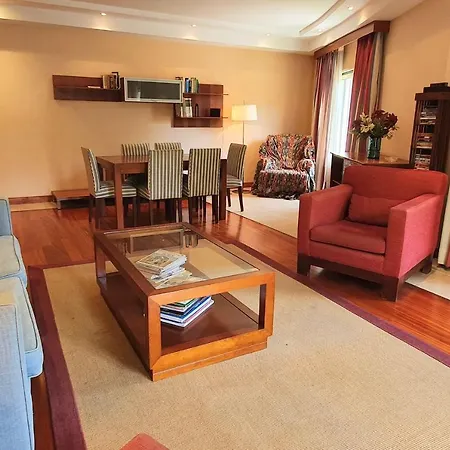 Lovelystay - Classic 2bdr W Pool And Near Beach Apartmán Mexilhoeira da Carregacao