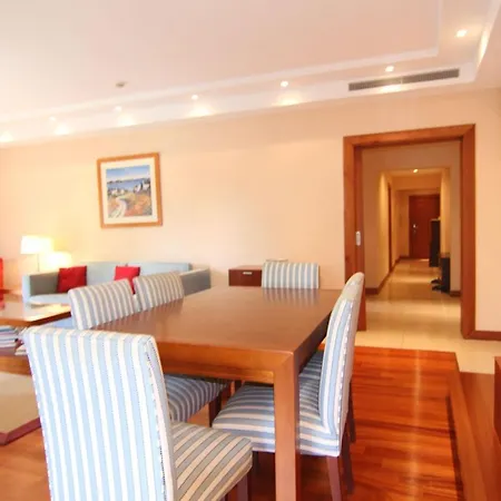 Lovelystay - Classic 2bdr W Pool And Near Beach *
