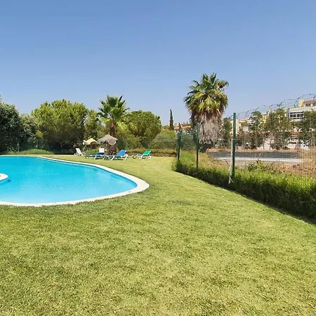 Lovelystay - Classic 2bdr W Pool And Near Beach Apartmán