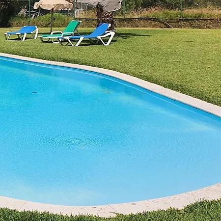 Lovelystay - Classic 2bdr W Pool And Near Beach * Mexilhoeira da Carregacao