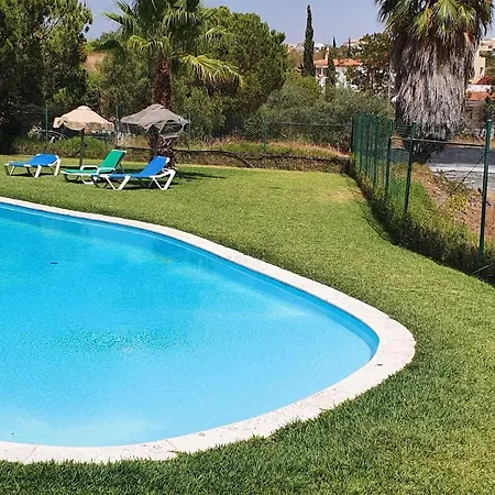 Apartmán Lovelystay - Classic 2bdr W Pool And Near Beach